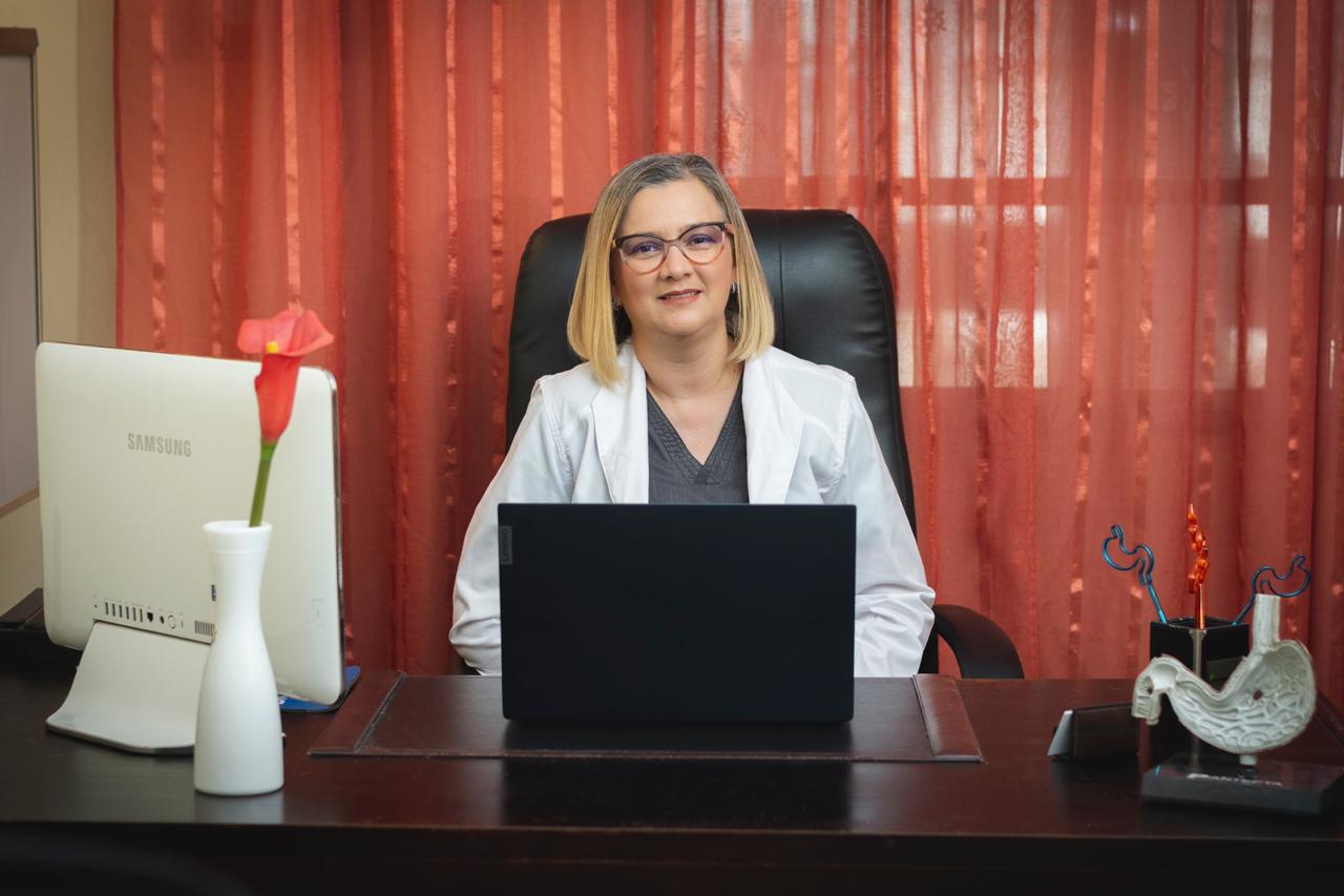 DRA HELGA CARVAJAL ZAMORA