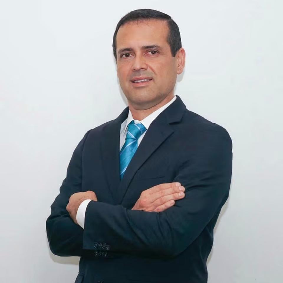 DR ROLANDO MORA RETANA