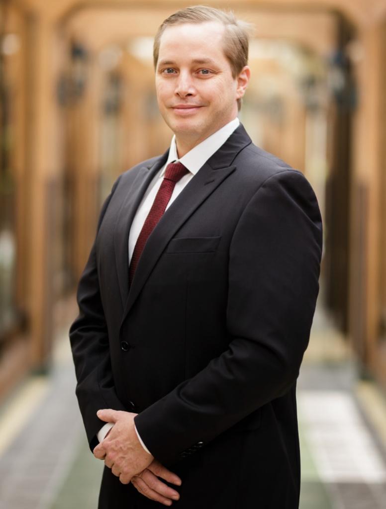 DR FABIAN LARA MAIER